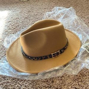 Leopard belted hat